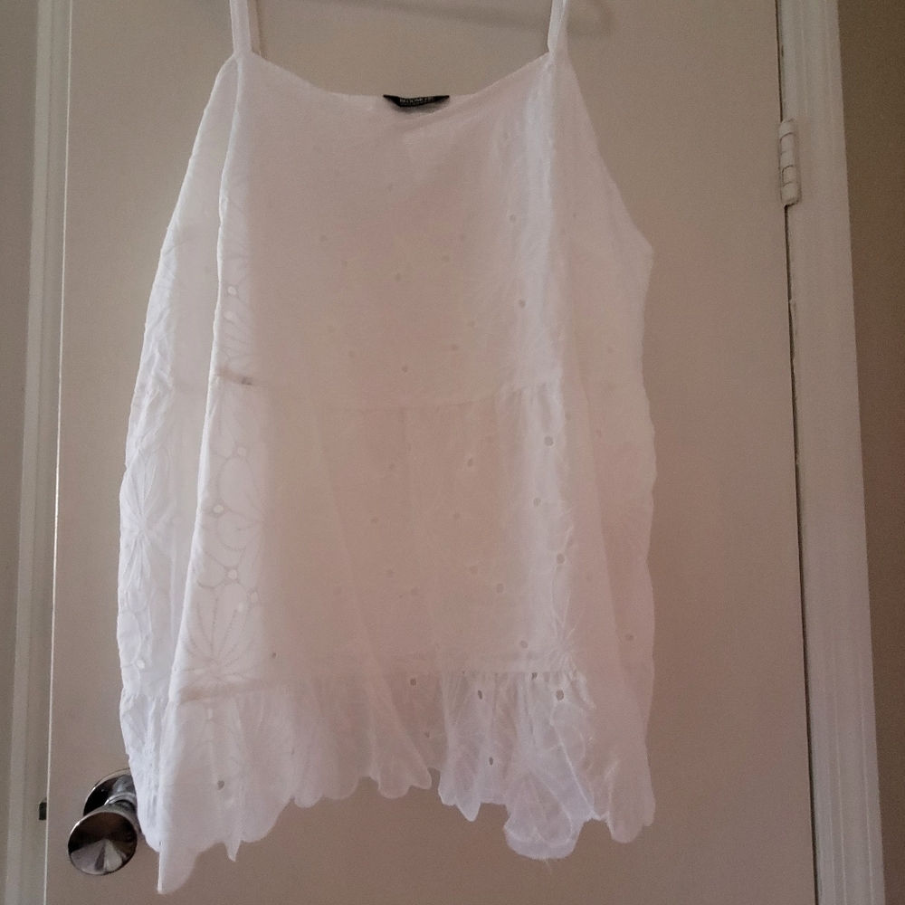 BloomChic Solid Floral Cotton Blended Cami Top - Picture 3 of 3